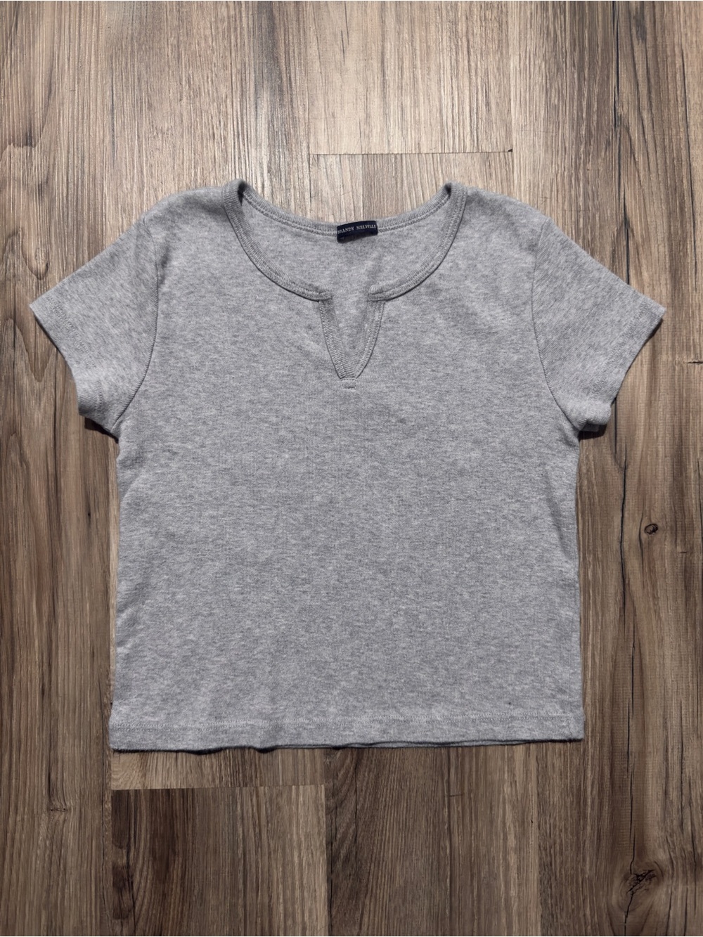 Women’s Brandy Melville Ashlyn V Grey Short Sleeve Notch Neck T-Shirt • Size XS
